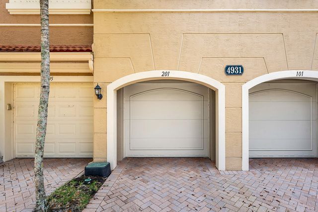4931 Bonsai Circle 201, Palm Beach Gardens, FL 33418