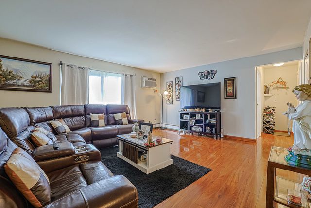 19380 Wolf Road 6, Mokena, IL 60448