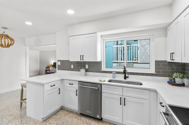 7950 CAUSEWAY BOULEVARD N, St Petersburg, FL 33707