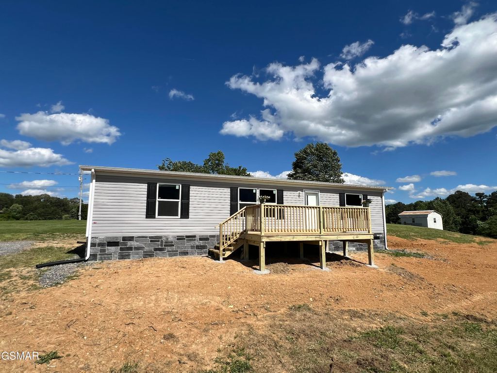 127 English Mountain Road, Newport, TN 37821