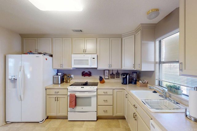 500 Pakis St Apt 2A, Hot Springs National Park, AR 71913