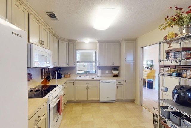 500 Pakis St Apt 2A, Hot Springs National Park, AR 71913