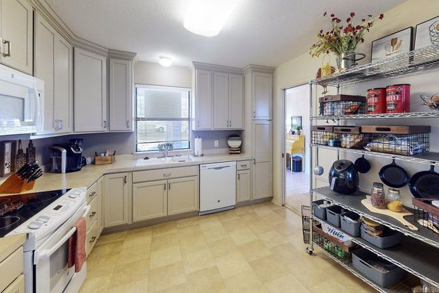 500 Pakis St Apt 2A, Hot Springs National Park, AR 71913