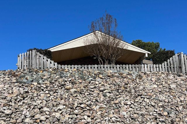 500 Pakis St Apt 2A, Hot Springs National Park, AR 71913