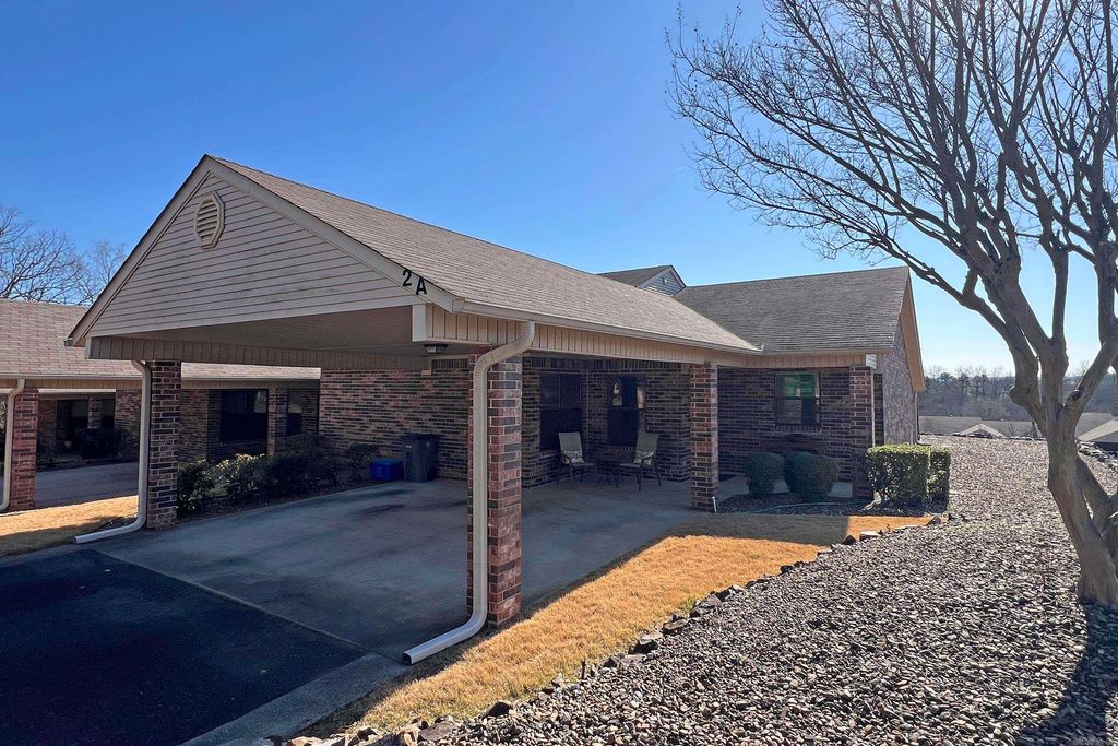 500 Pakis St Apt 2A, Hot Springs National Park, AR 71913