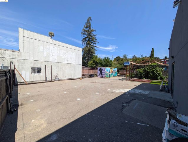 2968 Macarthur Blvd, Oakland, CA 94602