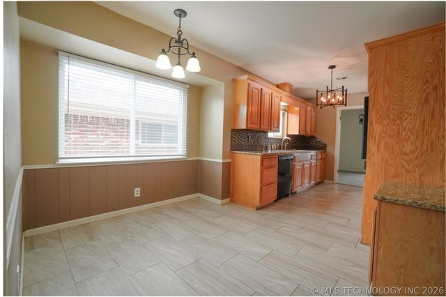 6820 E 48th Street, Tulsa, OK 74145