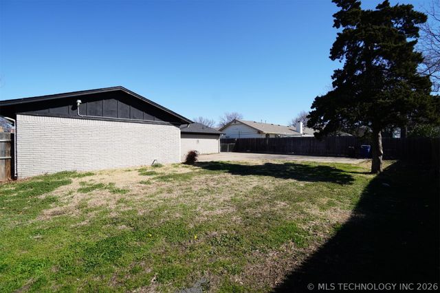 6820 E 48th Street, Tulsa, OK 74145