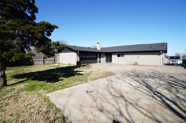 6820 E 48th Street, Tulsa, OK 74145