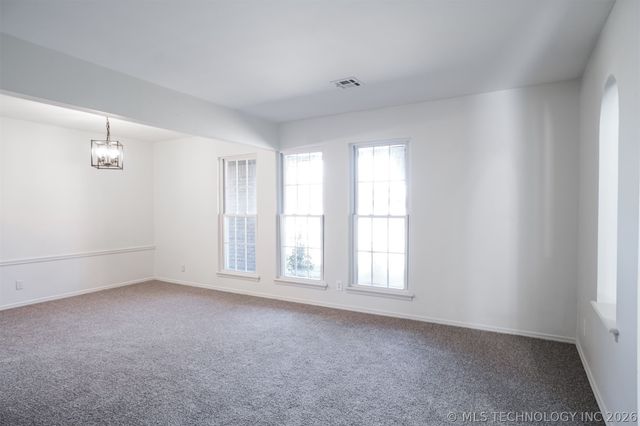 6820 E 48th Street, Tulsa, OK 74145