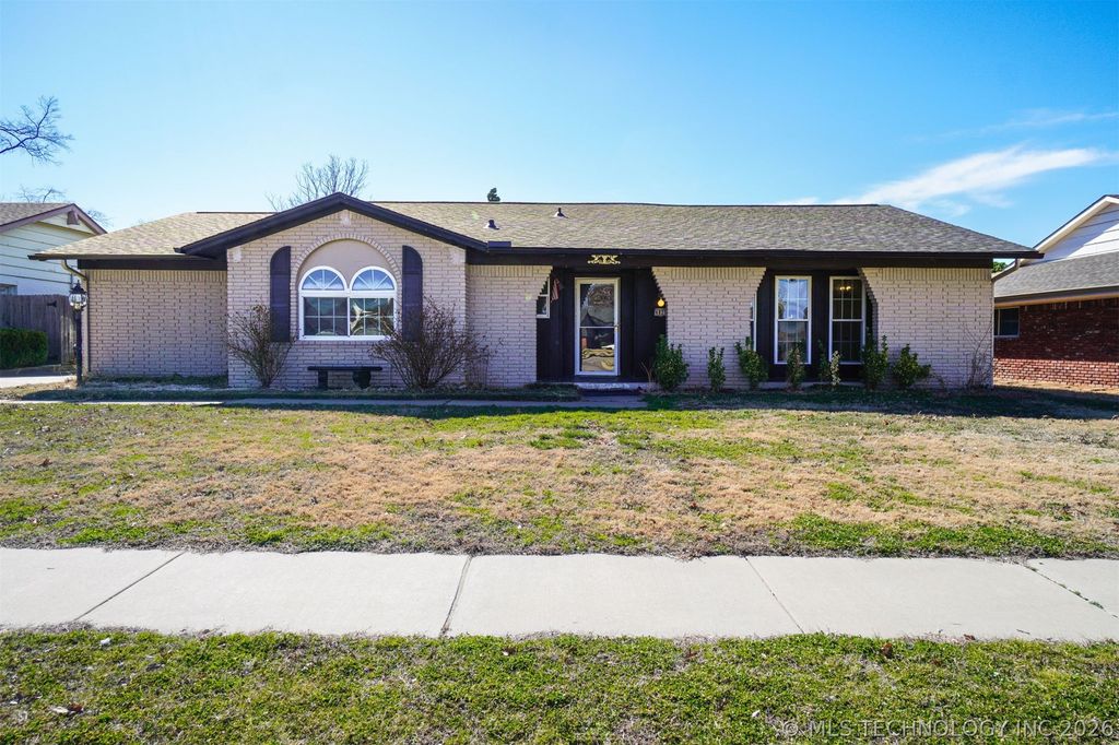 6820 E 48th Street, Tulsa, OK 74145