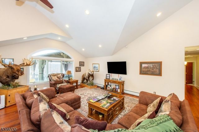 159 Kiel Ave, Kinnelon Boro, NJ 07405