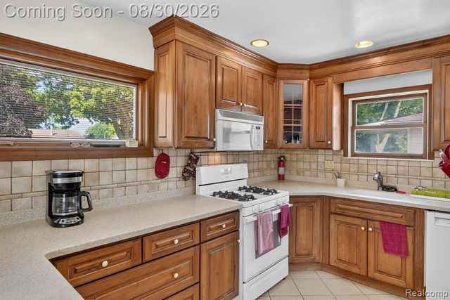 2565 Norwood Road, Trenton, MI 48183