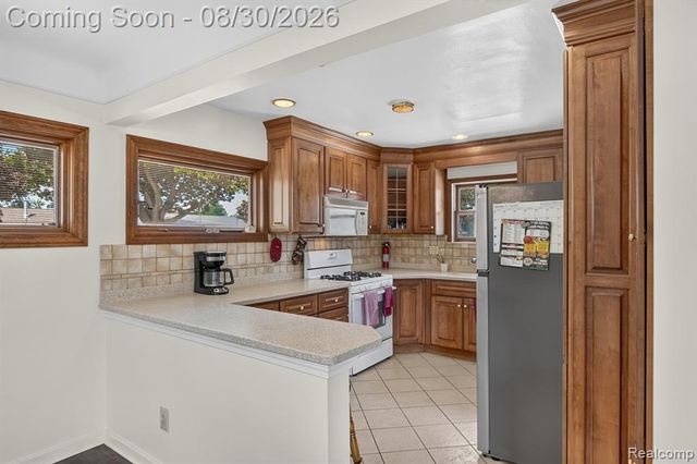 2565 Norwood Road, Trenton, MI 48183