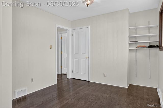 2565 Norwood Road, Trenton, MI 48183