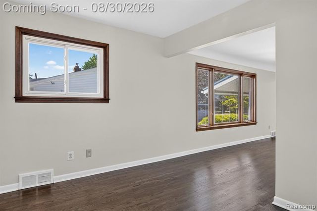 2565 Norwood Road, Trenton, MI 48183