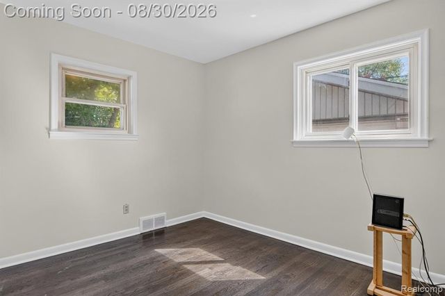 2565 Norwood Road, Trenton, MI 48183