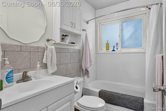 2565 Norwood Road, Trenton, MI 48183