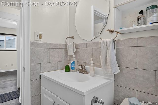 2565 Norwood Road, Trenton, MI 48183