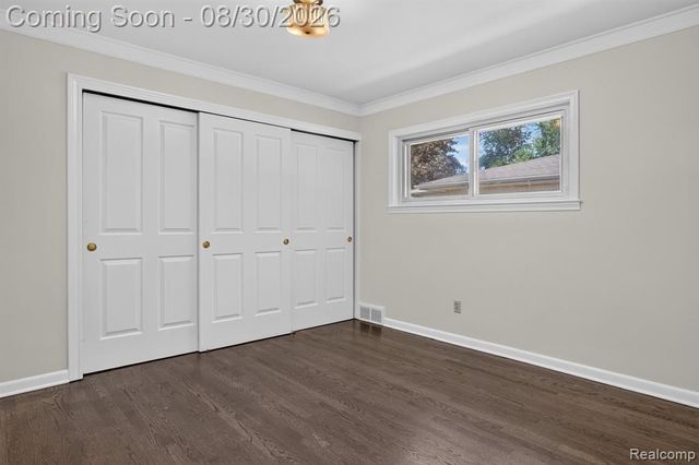 2565 Norwood Road, Trenton, MI 48183