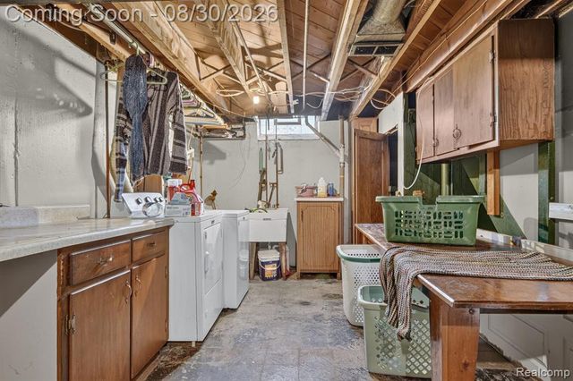 2565 Norwood Road, Trenton, MI 48183