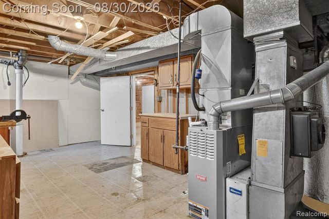 2565 Norwood Road, Trenton, MI 48183