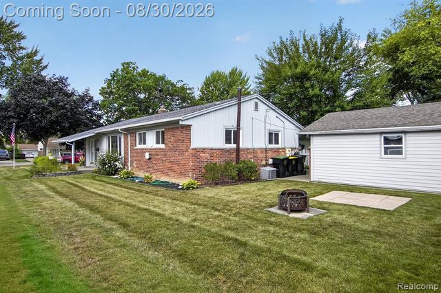 2565 Norwood Road, Trenton, MI 48183