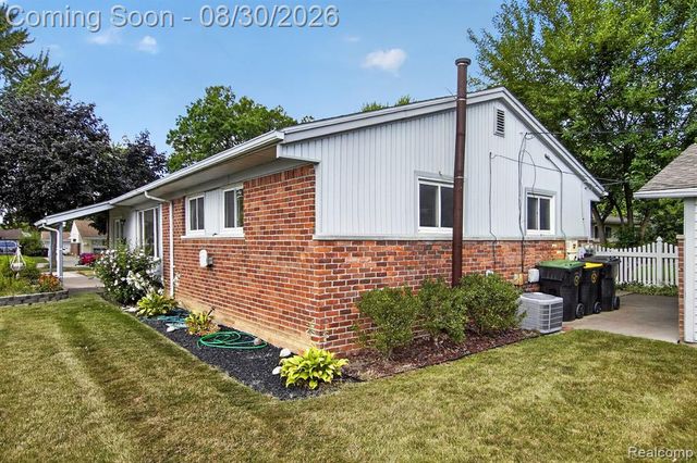 2565 Norwood Road, Trenton, MI 48183