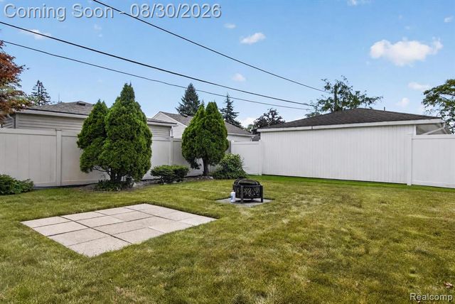 2565 Norwood Road, Trenton, MI 48183