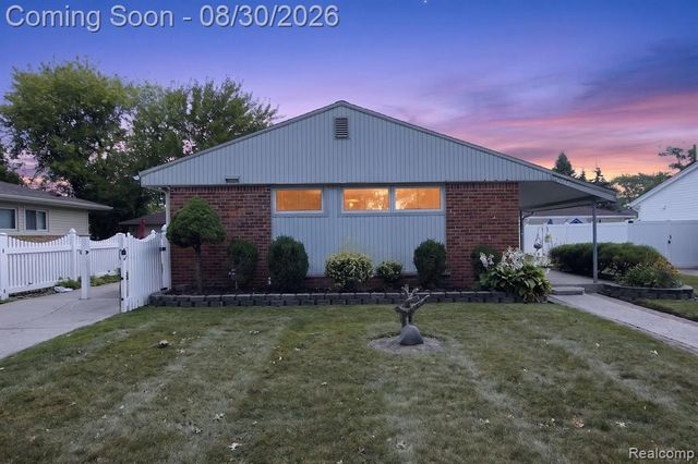 2565 Norwood Road, Trenton, MI 48183