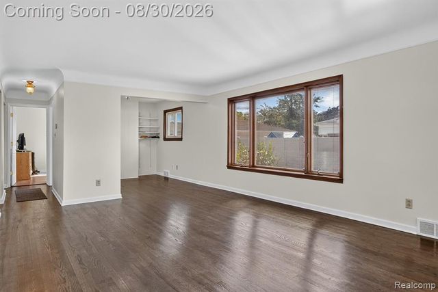 2565 Norwood Road, Trenton, MI 48183