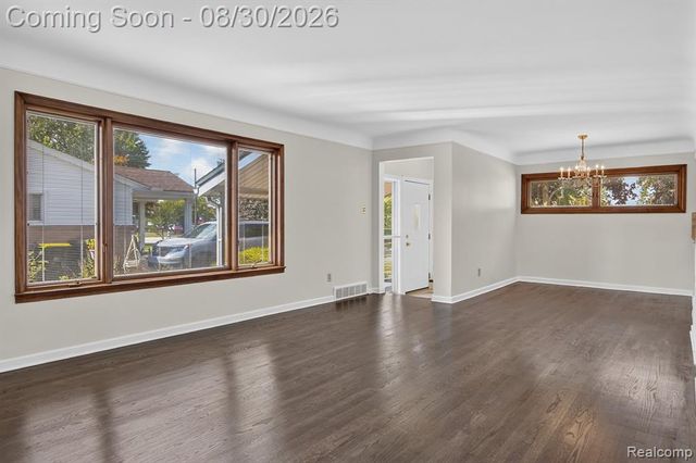 2565 Norwood Road, Trenton, MI 48183
