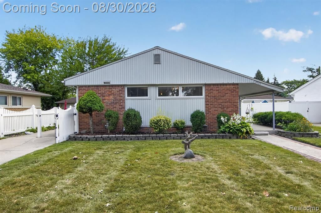 2565 Norwood Road, Trenton, MI 48183