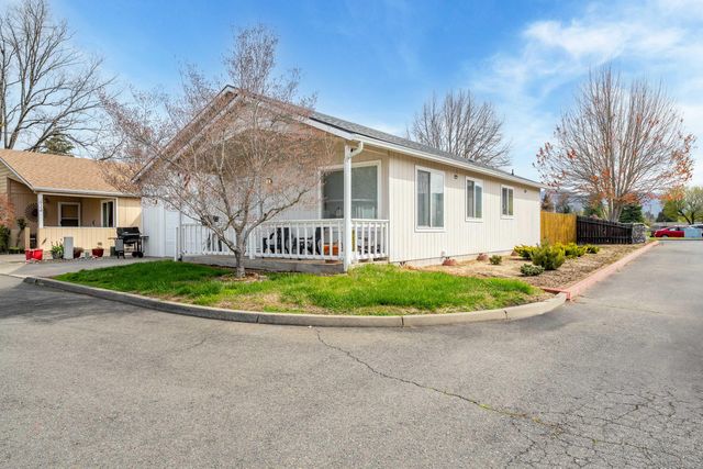 1950 SW Betty Lane, Grants Pass, OR 97526