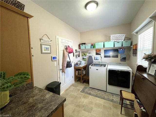 6715 Hockett Country Lane, Pleasant Garden, NC 27313