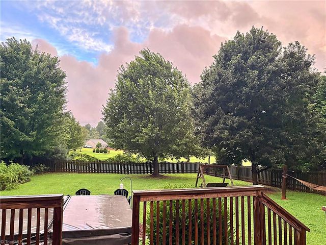 6715 Hockett Country Lane, Pleasant Garden, NC 27313