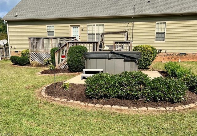 6715 Hockett Country Lane, Pleasant Garden, NC 27313