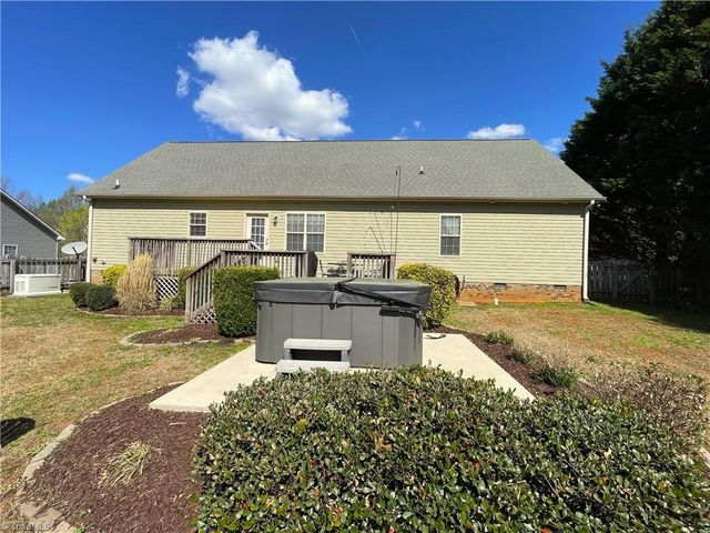 6715 Hockett Country Lane, Pleasant Garden, NC 27313