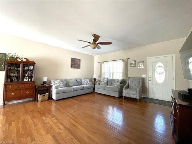 6715 Hockett Country Lane, Pleasant Garden, NC 27313