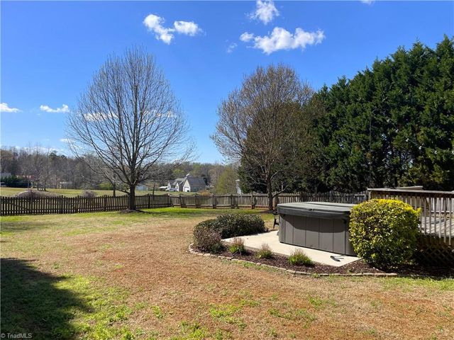 6715 Hockett Country Lane, Pleasant Garden, NC 27313