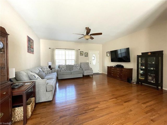 6715 Hockett Country Lane, Pleasant Garden, NC 27313