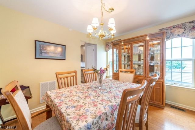 11 Burnham Dr, Pequannock Twp., NJ 07444