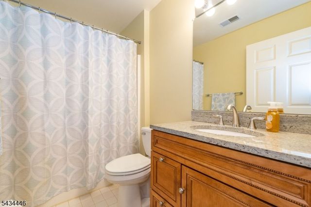 11 Burnham Dr, Pequannock Twp., NJ 07444
