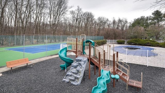 11 Burnham Dr, Pequannock Twp., NJ 07444