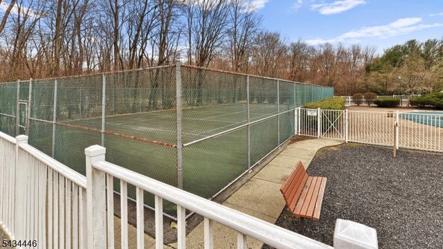 11 Burnham Dr, Pequannock Twp., NJ 07444