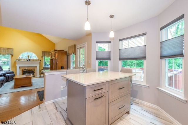 11 Burnham Dr, Pequannock Twp., NJ 07444
