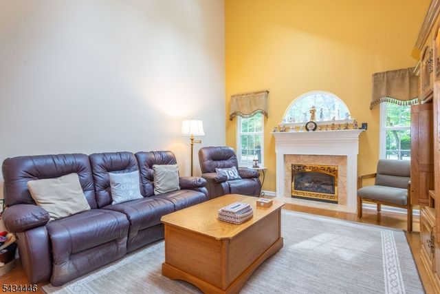 11 Burnham Dr, Pequannock Twp., NJ 07444