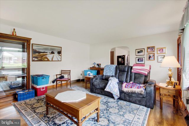 1803 DUBS CHURCH RD, Hanover, PA 17331