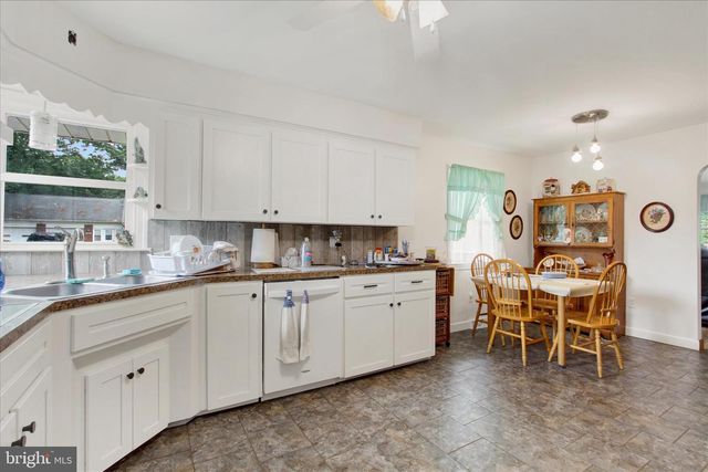 1803 DUBS CHURCH RD, Hanover, PA 17331