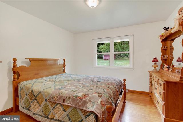 1803 DUBS CHURCH RD, Hanover, PA 17331